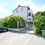 Apartments Dea